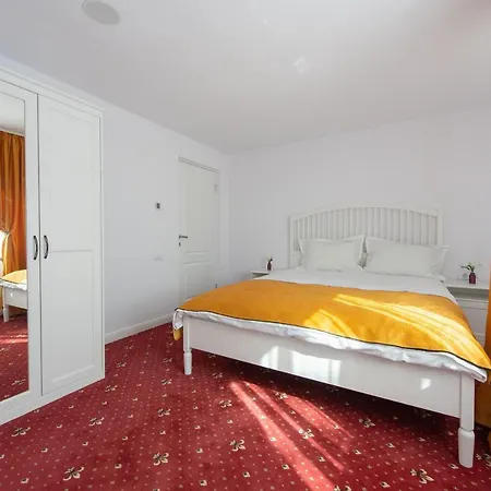 Casa Padurarului Homestay